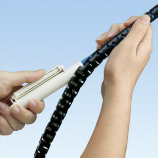 PANDUIT Pan-Wrap polietilén kivezetékelhető kábel rendező cső tekercs, fekete, D=38.1 mm, L=15.2 méter